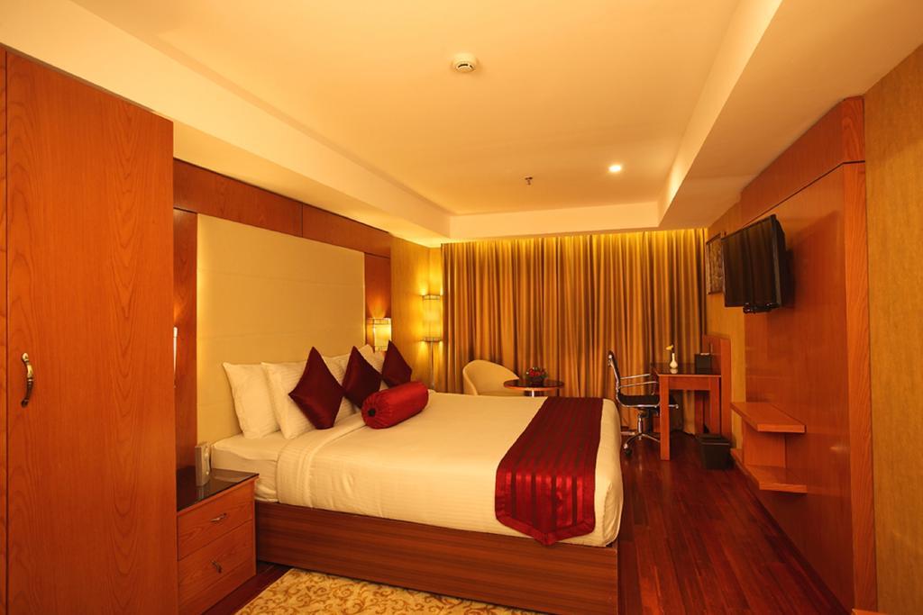 The Garuda Hotels Thrissur Exterior photo